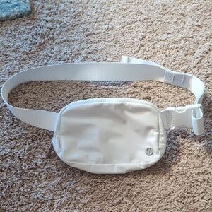 Lululemon Athletica Everywhere Belt Bag 1L